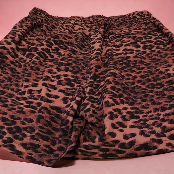 EAST X EAST MEN SHORT SIZE LARGE Beau / Leopard PRE OWNED - Picture 5 of 7